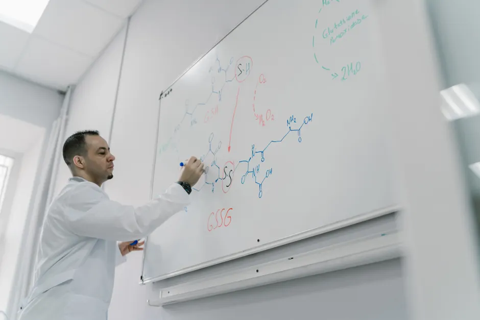 Detail Chemische Formeln Auf Glaswand Foto Number 4