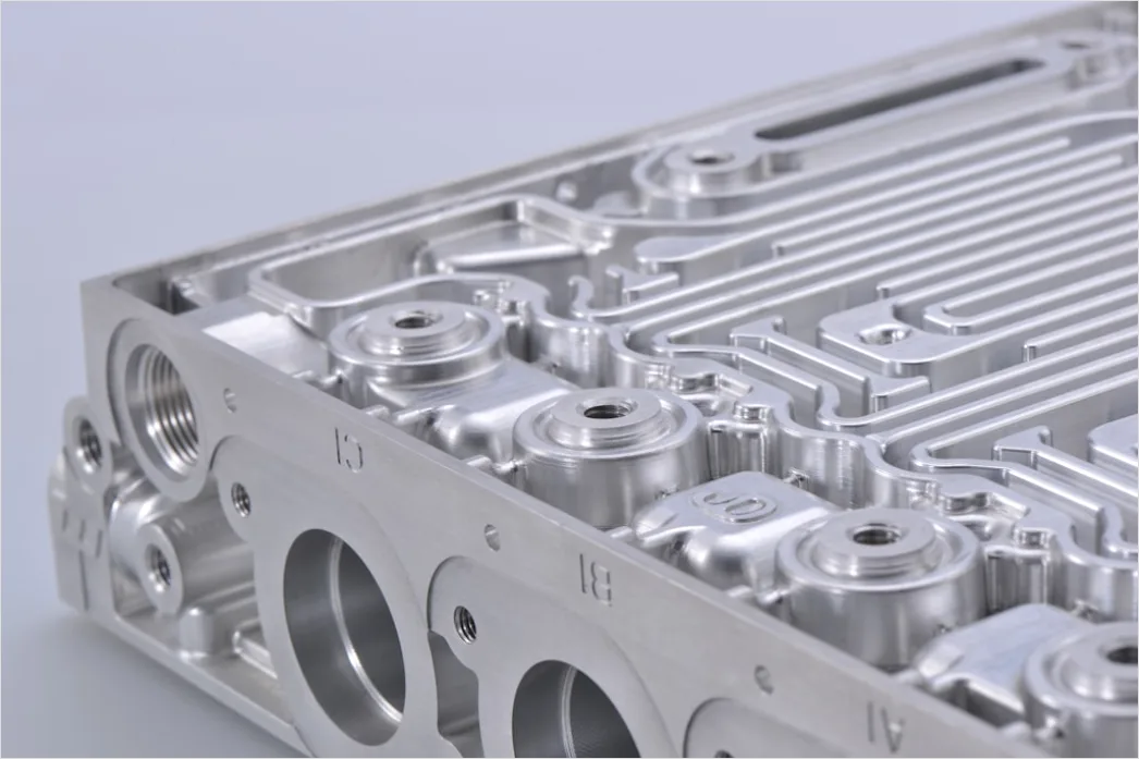 Cnc Fraesen Mit Metallspaenen Foto 81d1