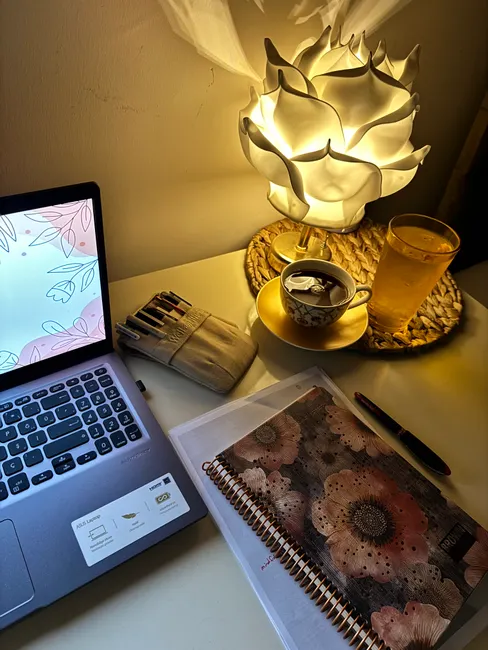 Detail Elearning Abendkurs Zuhause Mit Lampe Foto Number 7