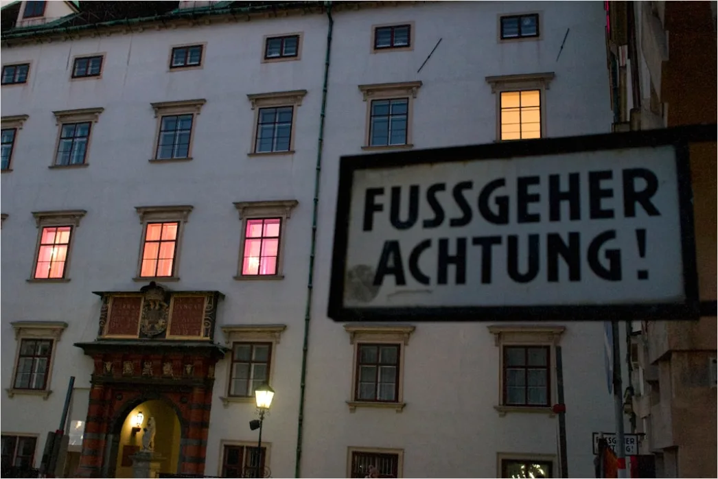 Forscher Untersucht Antikes Artefakt Foto 3720