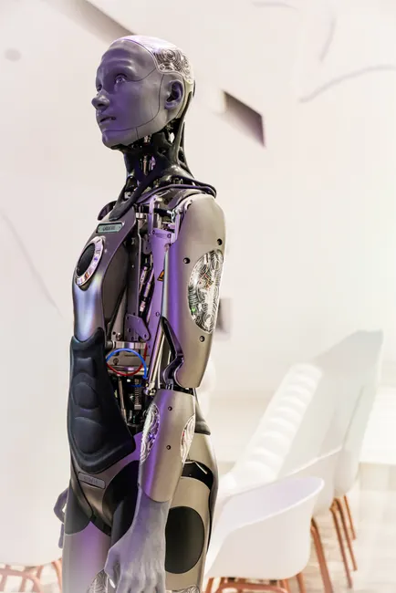 Humanoider Roboter Im Techniklabor Foto