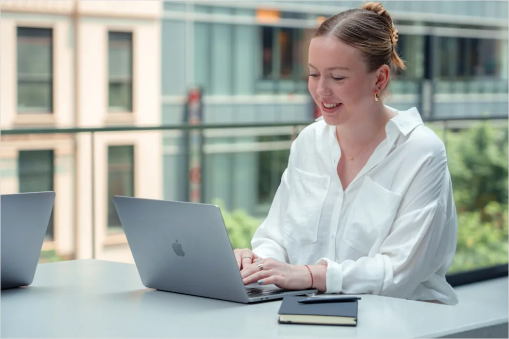 Mitarbeiter Onboarding Schulung Am Laptop Foto 1f32