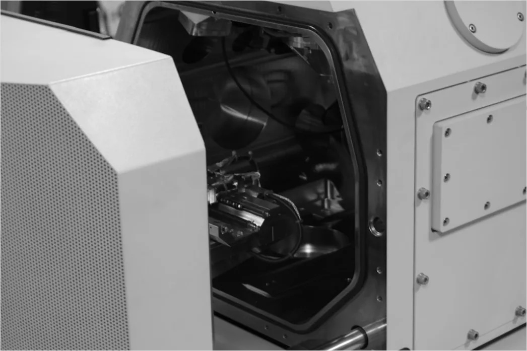 Moderne Drehmaschine In Metallverarbeitung Foto