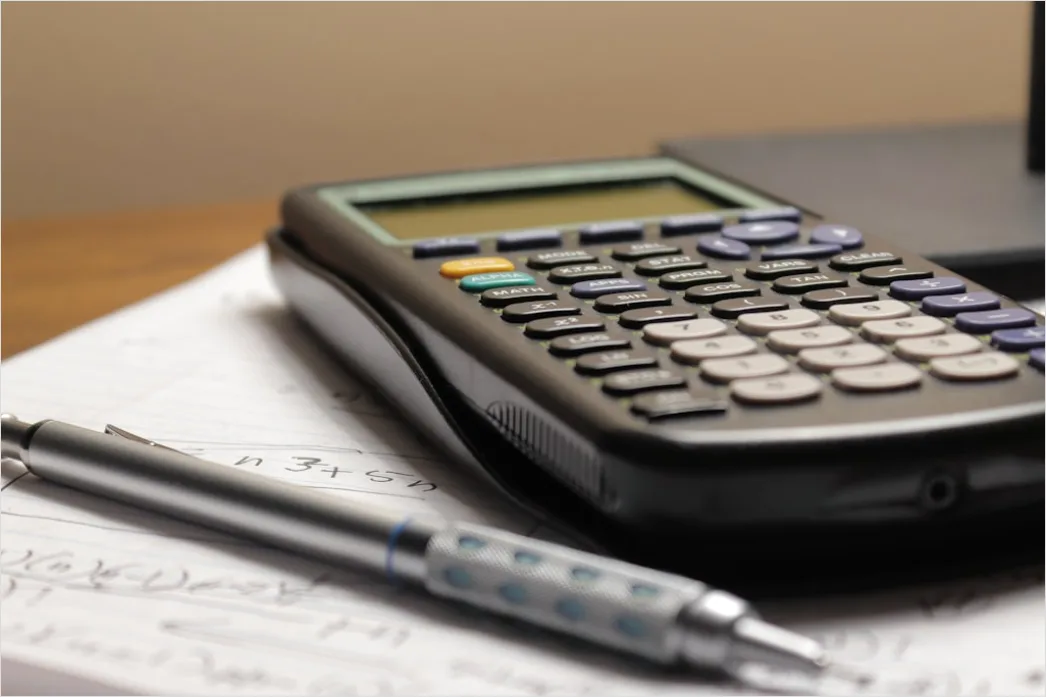 Rechner Und Kariertes Papier Mathe Setup Foto 8fd1