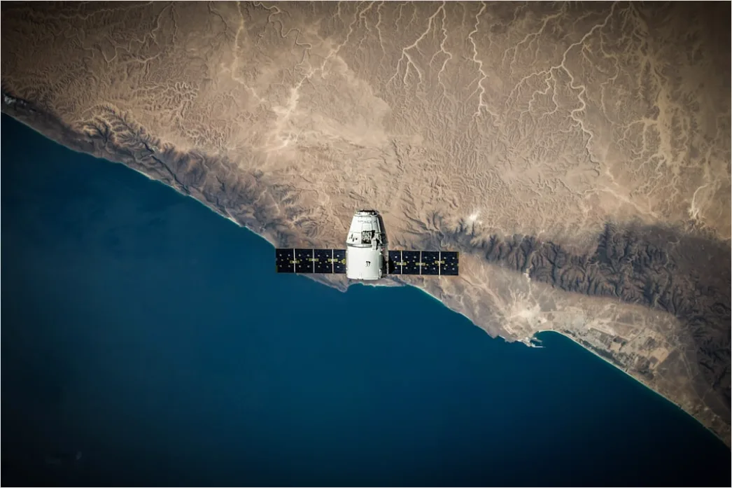 Satellit Im Orbit Um Erde Foto