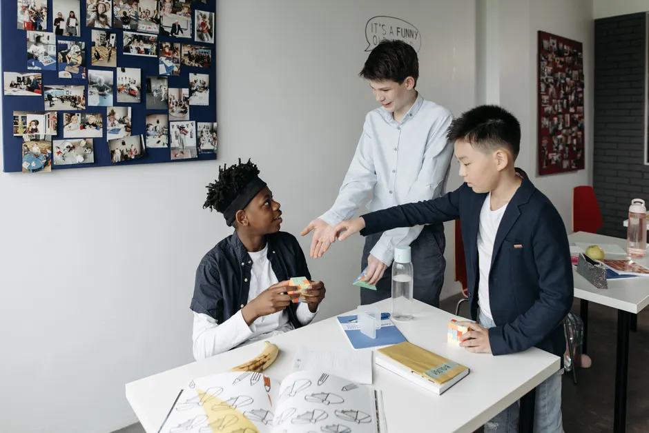 Schueler Diskutieren Im Debatierformat Im Klassenzimmer Foto 836e