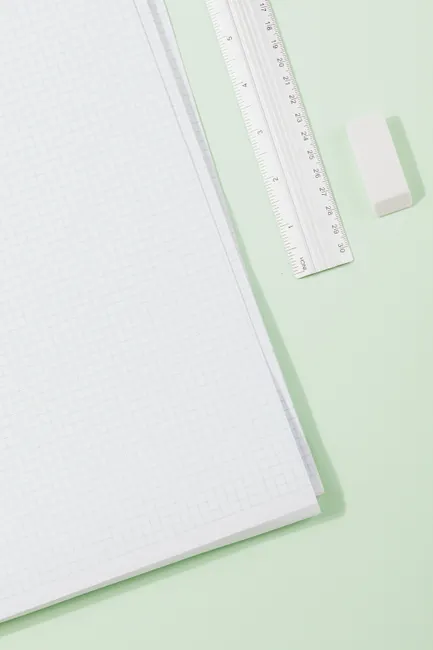 Schulmaterial Flat Lay Hefte Stifte Lineal Foto 6438