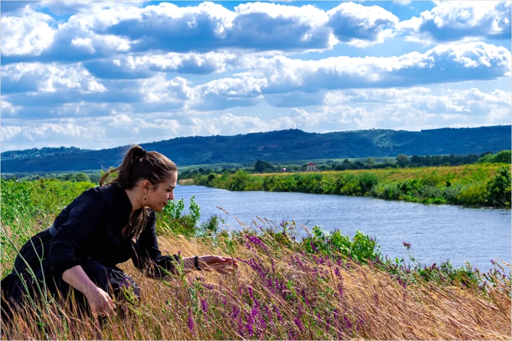 Wissenschaftler Misst Wasserqualitaet Im Fluss Foto 7eff