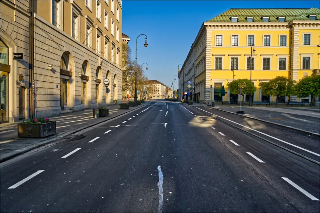 Auto Faehrt Durch Innenstadt Foto 1dd2