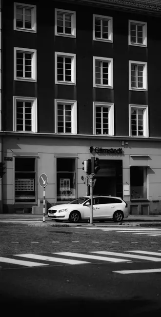 Auto Haelt Vor Zebrastreifen Foto 7844