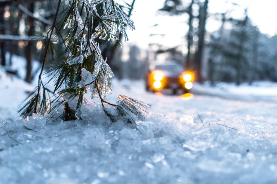 Auto Mit Schneeketten Im Winter Bild 294f