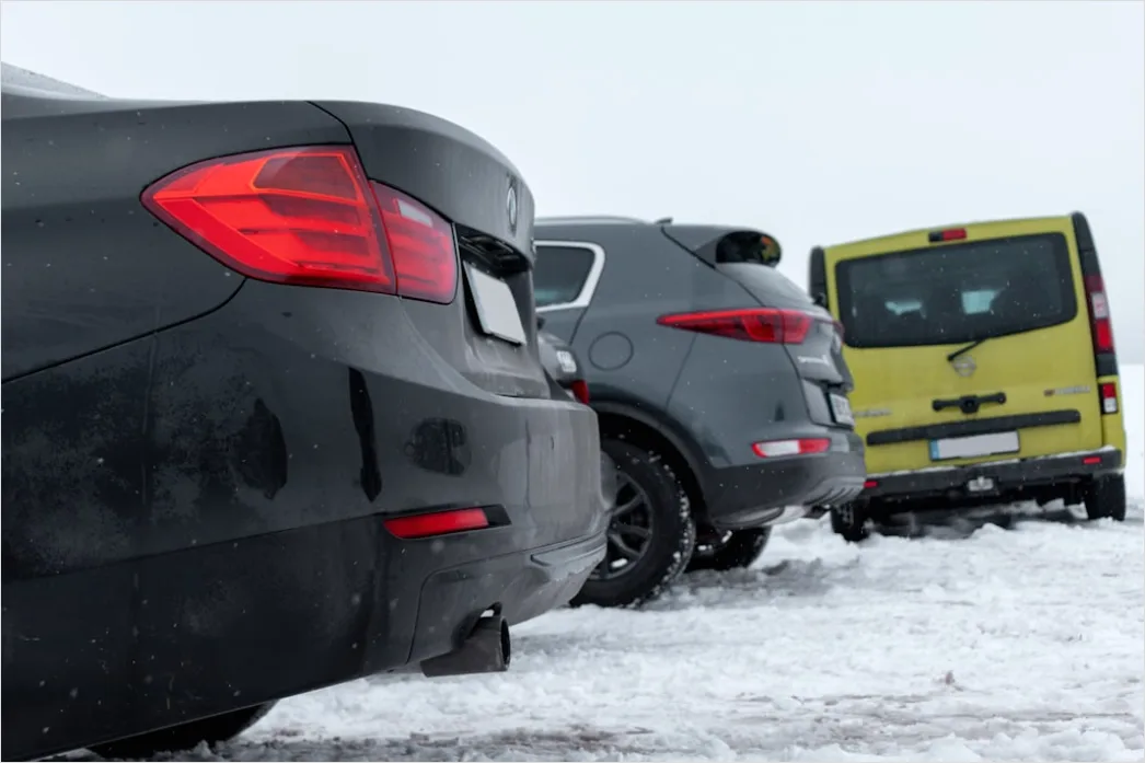 Detail Auto Mit Schneeketten Im Winter Bild Number 11