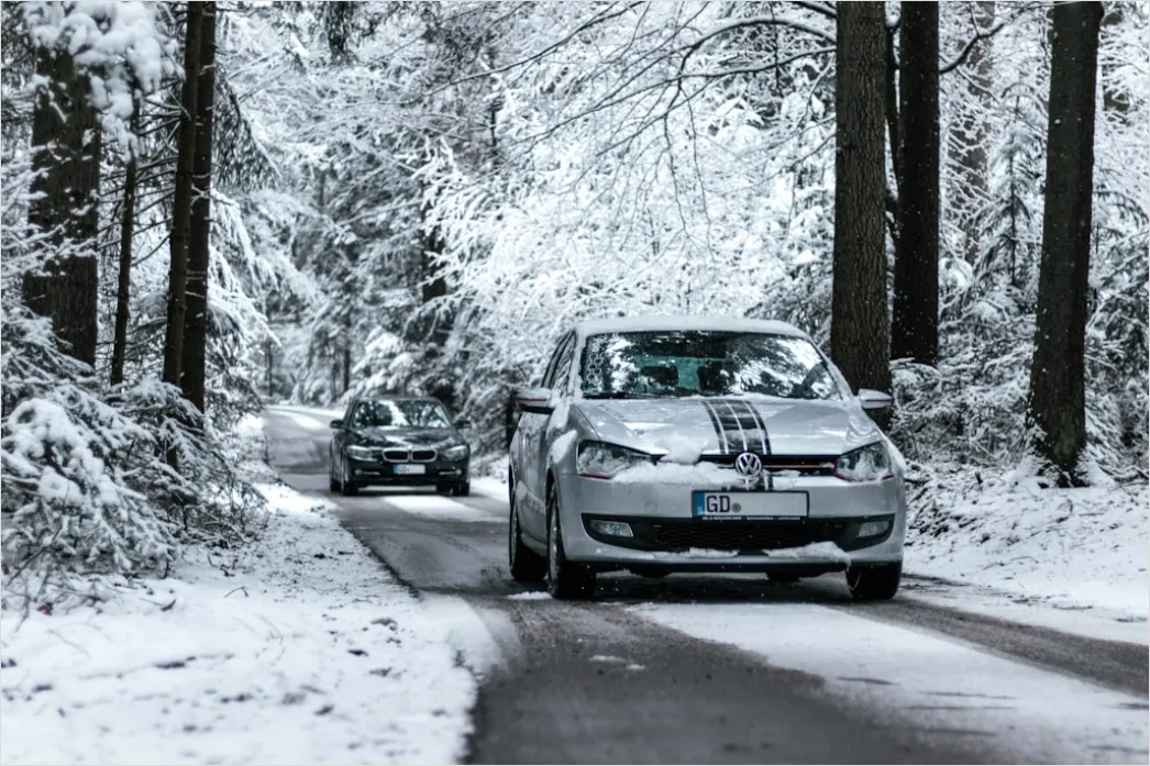 Detail Auto Mit Schneeketten Im Winter Bild Number 15