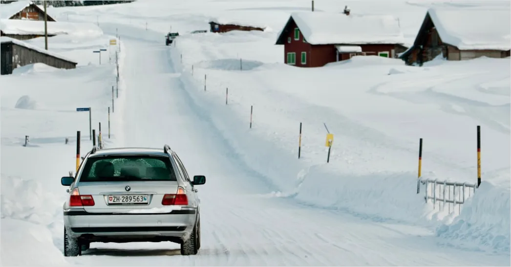 Detail Auto Mit Schneeketten Im Winter Bild Number 17