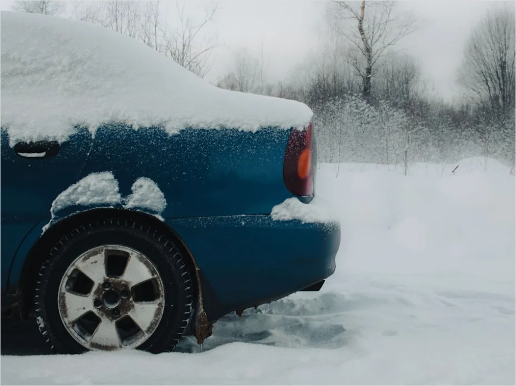 Detail Auto Mit Schneeketten Im Winter Bild Number 3
