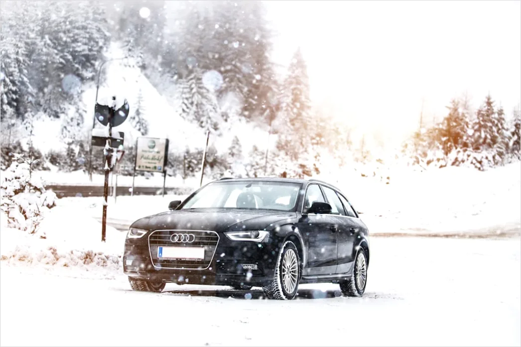 Detail Auto Mit Schneeketten Im Winter Bild Number 4