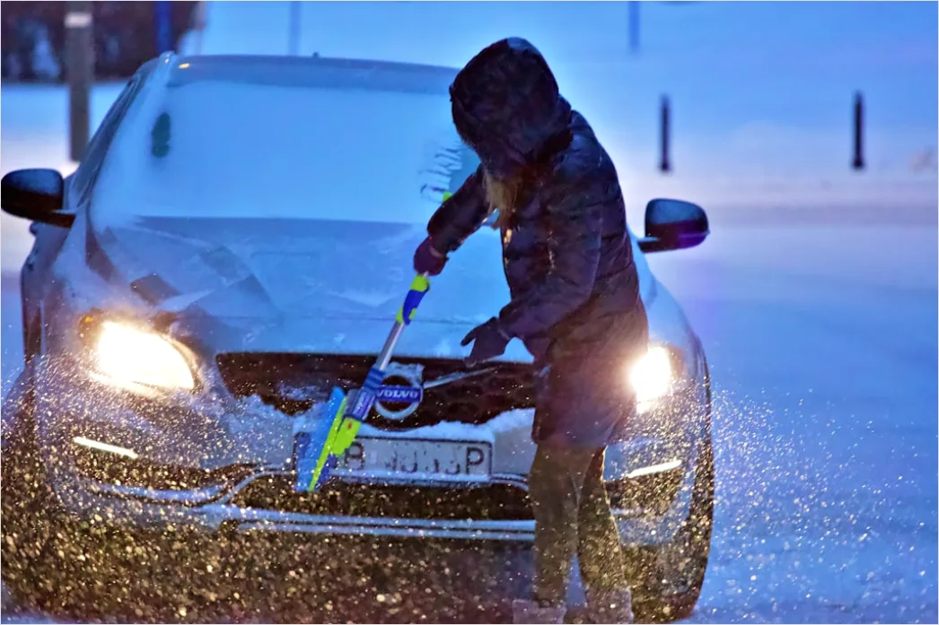 Detail Auto Mit Schneeketten Im Winter Bild Number 5