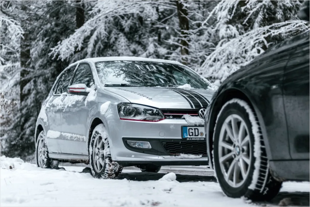 Detail Auto Mit Schneeketten Im Winter Bild Number 8