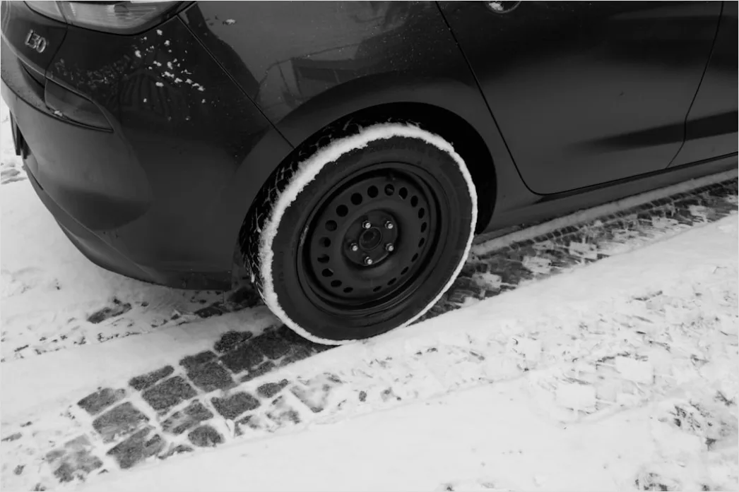 Detail Auto Mit Schneeketten Im Winter Bild Number 10