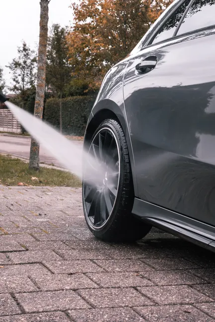 Auto Wird Mit Hochdruckreiniger Gewaschen Bild 7028