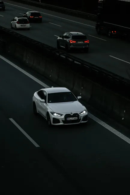 Detail Autobahn Im Winter Mit Auto Bild Number 15