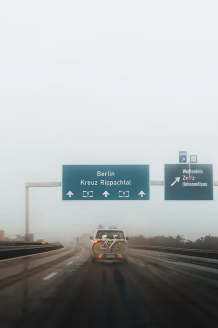 Detail Autobahn Im Winter Mit Auto Bild Number 16