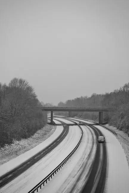 Detail Autobahn Im Winter Mit Auto Bild Number 19