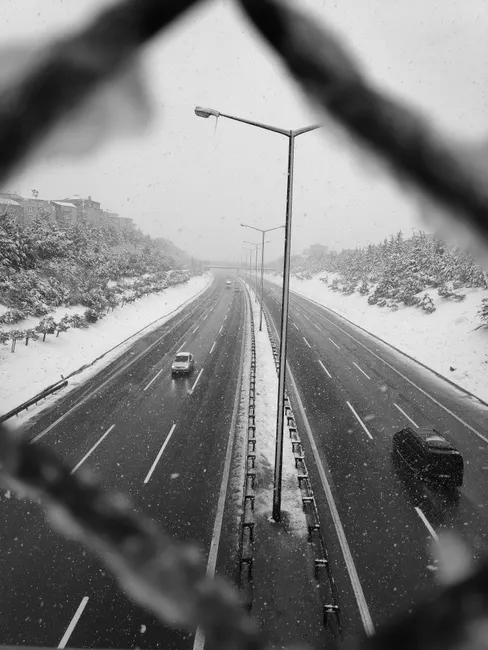 Detail Autobahn Im Winter Mit Auto Bild Number 7