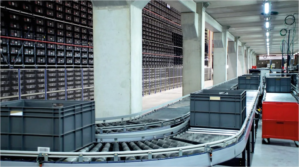 Automatisches Sortiersystem Im Lager Foto