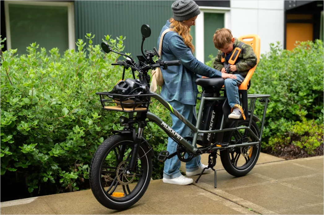 Elektrisches Lastenfahrrad Mit Kindern Foto C3f9
