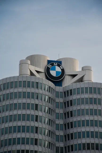 Fertigung Von Motoren In Fabrik Foto 75dd