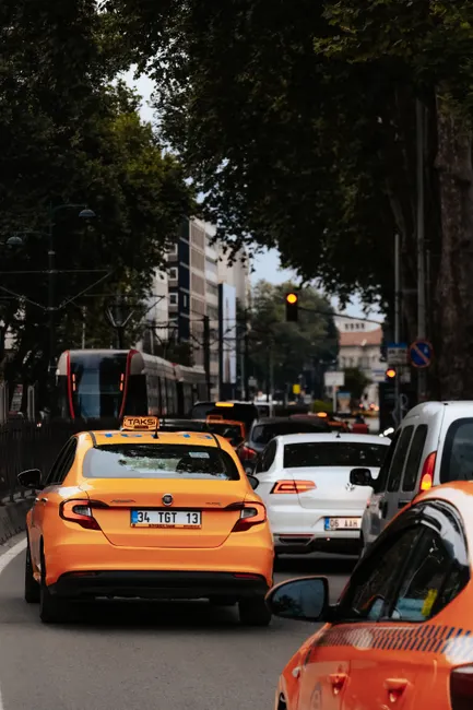 Gelbes Taxi Im Stadtverkehr Bild 6d81