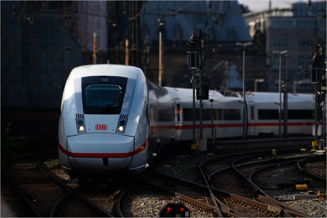 Ice Zug Am Bahnhof Foto Da91