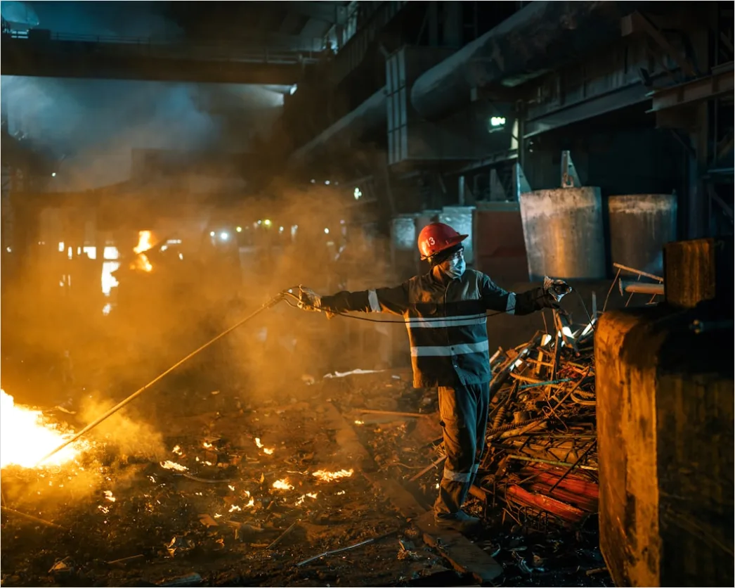 Industriearbeiter Mit Persoenlicher Schutzausruestung Foto 381a