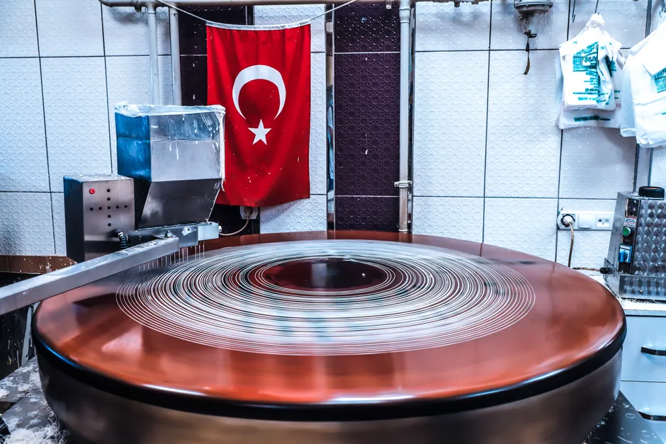Industrielle Baeckerei Mit Produktionsmaschine Foto 5a35