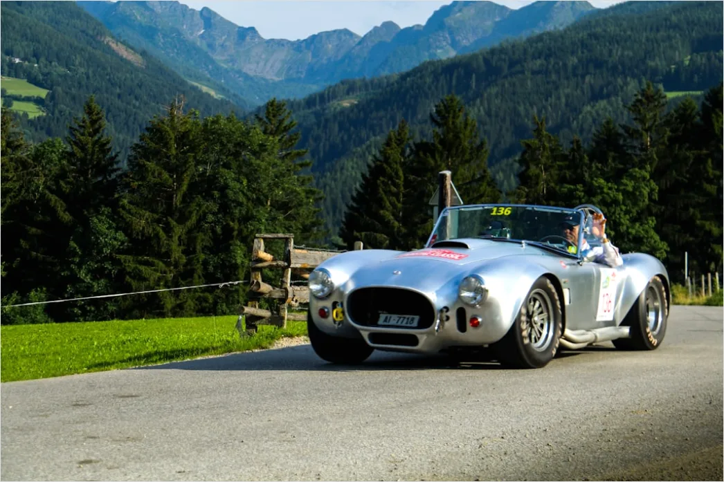 Klassischer Sportwagen Von Der Seite Foto 515d