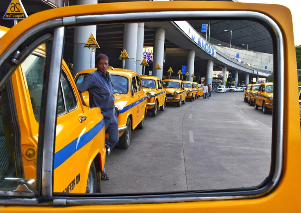 Mann Steigt In Taxi Ein Foto 48d9