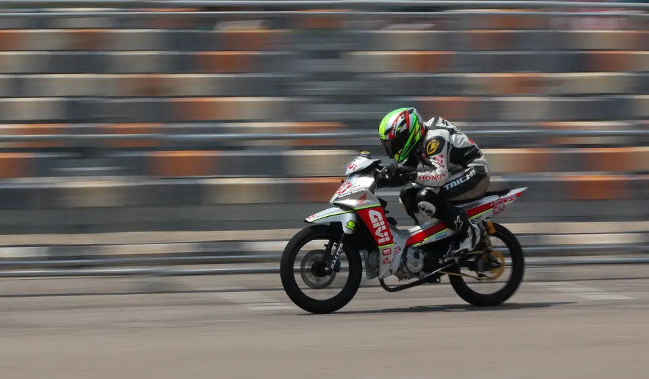 Motorrad Auf Kurviger Landstrasse Foto 462d