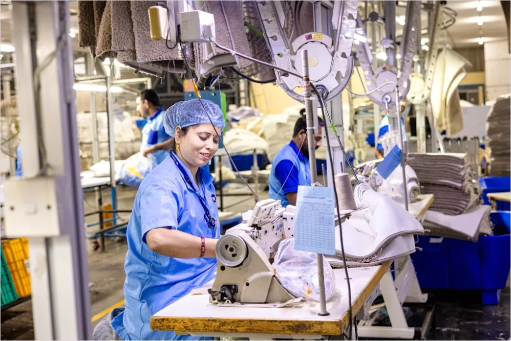 Pharmaarbeiter In Steriler Produktion Foto B353
