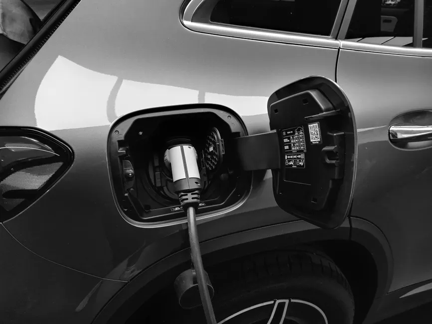 Plug In Hybrid An Ladesaeule Bild 6226