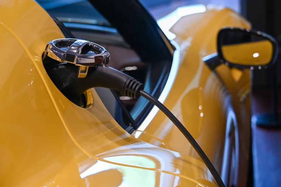 Detail Plug In Hybrid An Ladesäule Bild Number 11