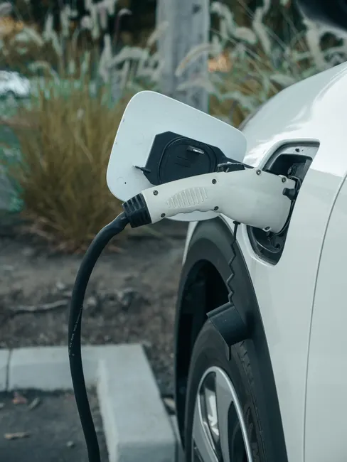 Detail Plug In Hybrid An Ladesäule Bild Number 12