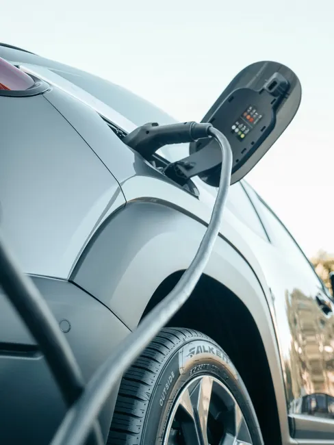 Detail Plug In Hybrid An Ladesäule Bild Number 5