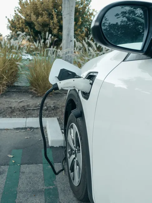 Detail Plug In Hybrid An Ladesäule Bild Number 6