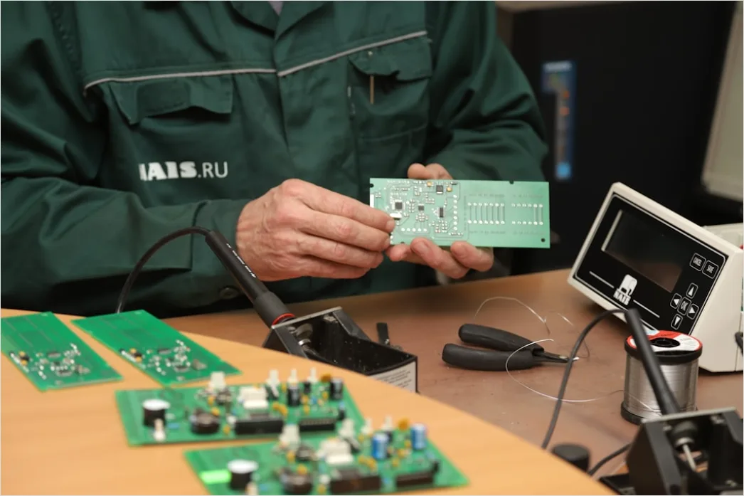 Qualitaetskontrolle Von Elektronischen Bauteilen Foto 4b21