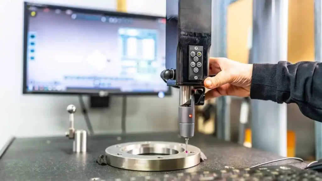 Qualitaetspruefung Von Cnc Bauteilen Foto
