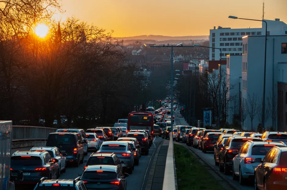 Rush Hour Verkehr In Deutscher Grossstadt Foto 90d0