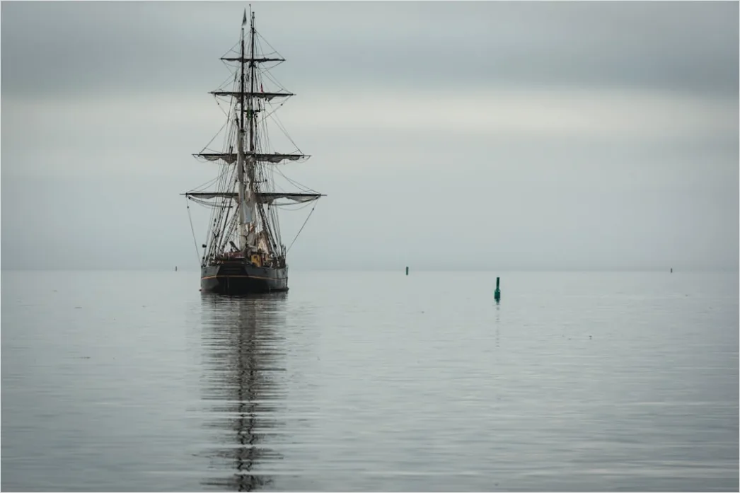 Schiff Im Nebel Auf Meer Foto 43be
