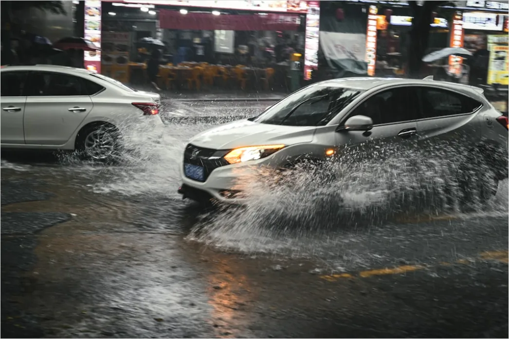Sicheres Autofahren Bei Regen Bild 4edf
