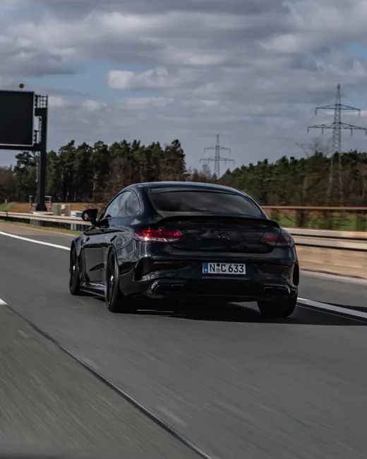 Sportwagen Von Hinten Auf Autobahn Bild D468